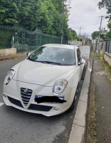 Alfa Roméo Mito de 2012 beige métal carburation au diesel