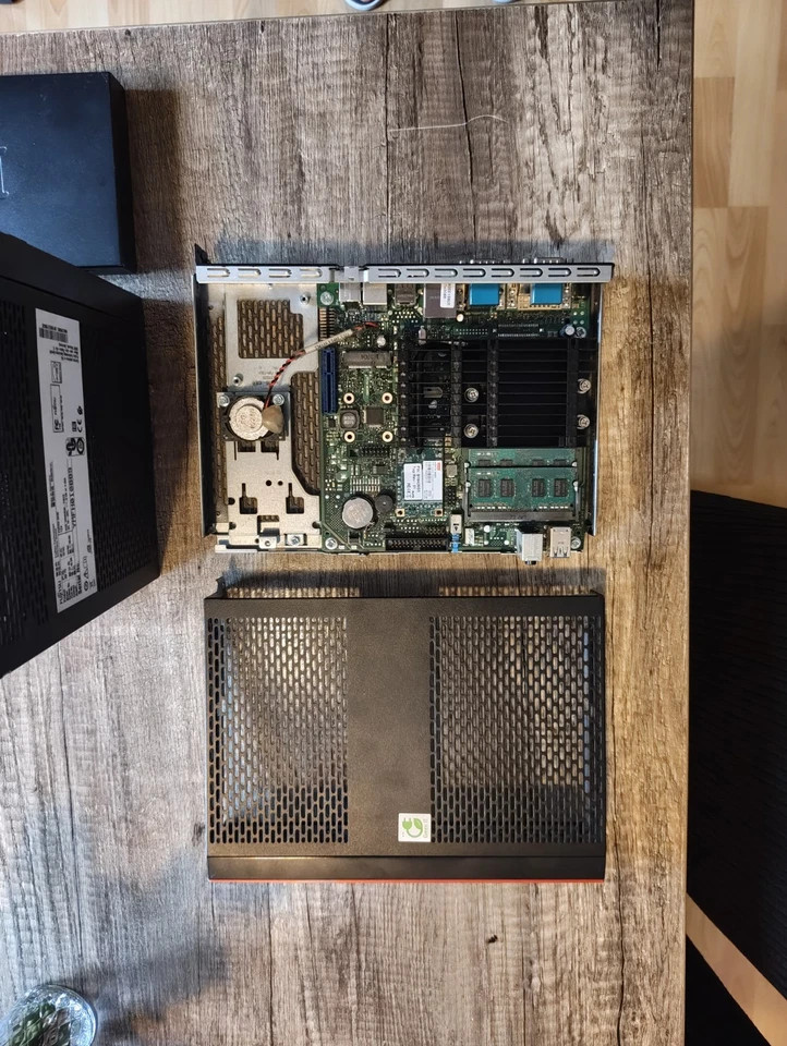 Heimserver Komplettpaket: 3x Fujitsu s930, 2x Switch, LAN Kabel & Netzteile - Bild 4 von 4