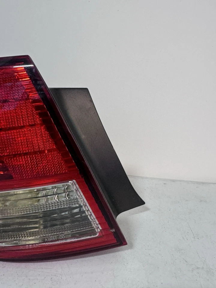 2000-2001 NISSAN INFINITY I30 TAILLIGHT PASSENGER RIGHT Side - Image 2 of 4