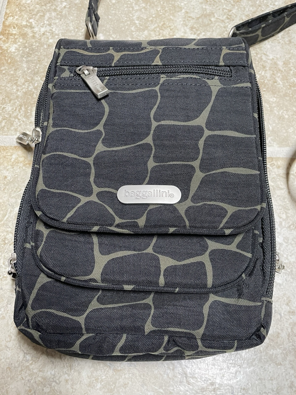 Baggallini Multi Function Crossbody Bag Organizer… - image 2