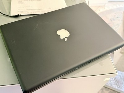 Apple Macbook 2.1, 13 Zoll, 4GB, 250GB, Mac OS 10.6.8  mit neuem Zubehör