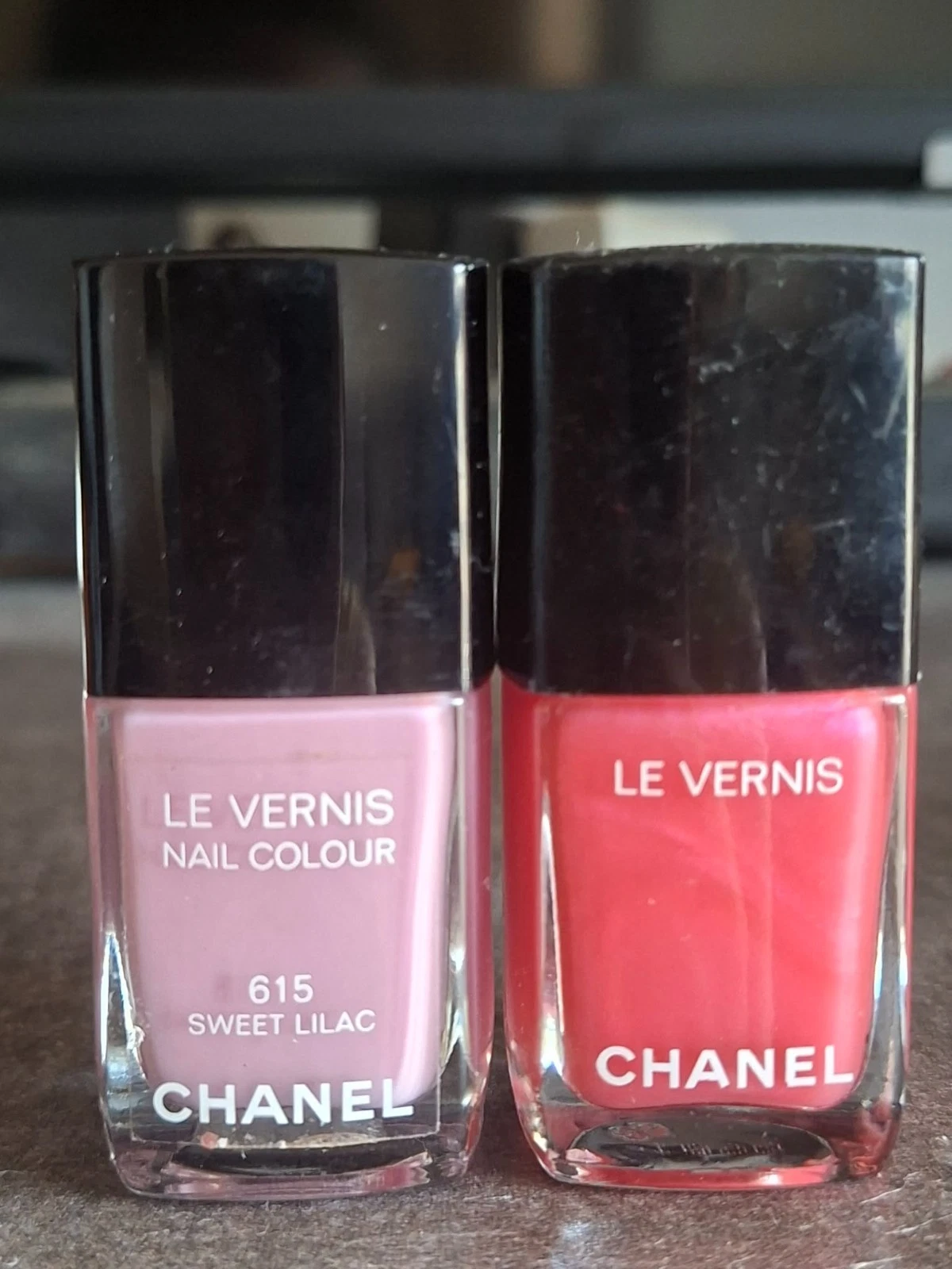 Set of 2 CHANEL Le Vernis Nail Polish- 615 Sweet Lilac, 544 Hyperrose Glass
Opens in a new window or