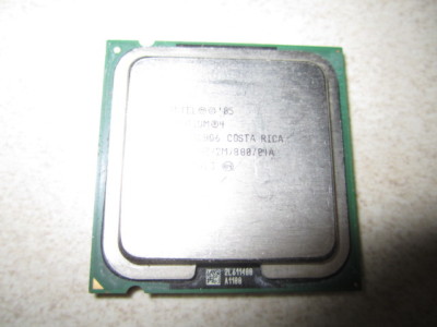 Intel Pentium D 820 2x2,80 GHz Sockel 775 SL8CP SN L629B358 Prozessor CPU