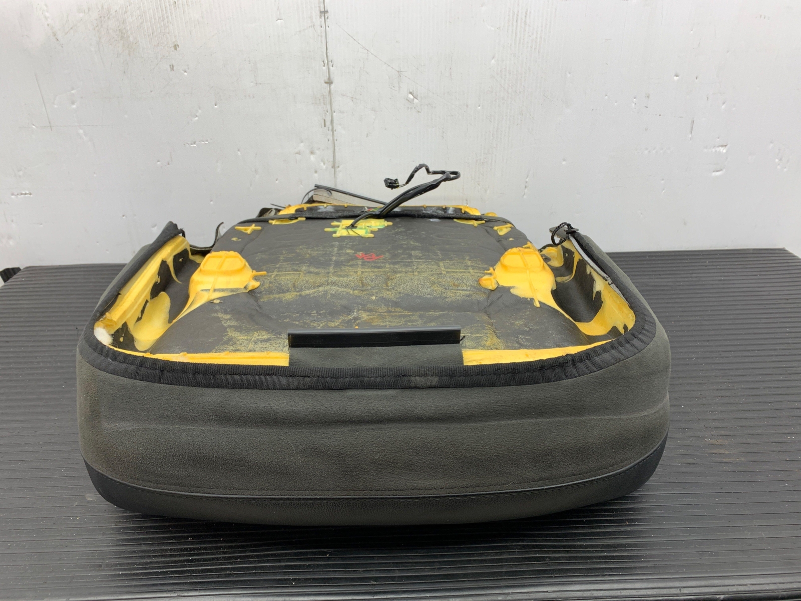 2014 - 2017 MASERATI GHIBLI OEM RH RIGHT FRONT LOWER SEAT CUSHION