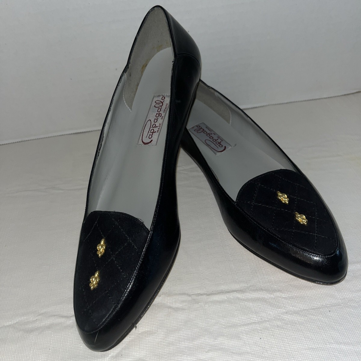 woman's Pappagallo black leather low heel shoes size M