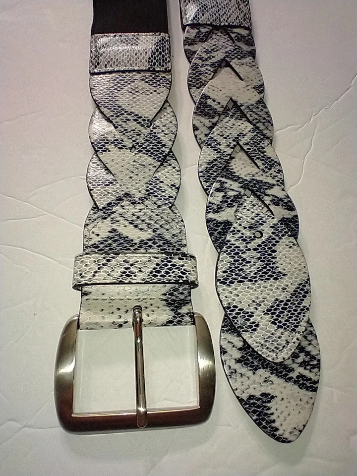 NWT Women's Style & Co. Faux Leather Stretch Belt B&W Reptile Pattern Size: M/L - Image 3 of 4