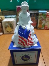 AVON Perfume Bottle Betsy Ross Figurine Empty (B10)