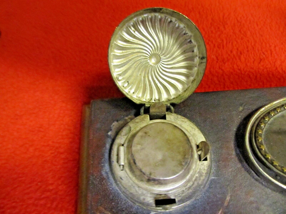 Antiguo juego de escritorio COLUMBUS de madera y plata doble tintero "Old Estate" Foto 3 de 4