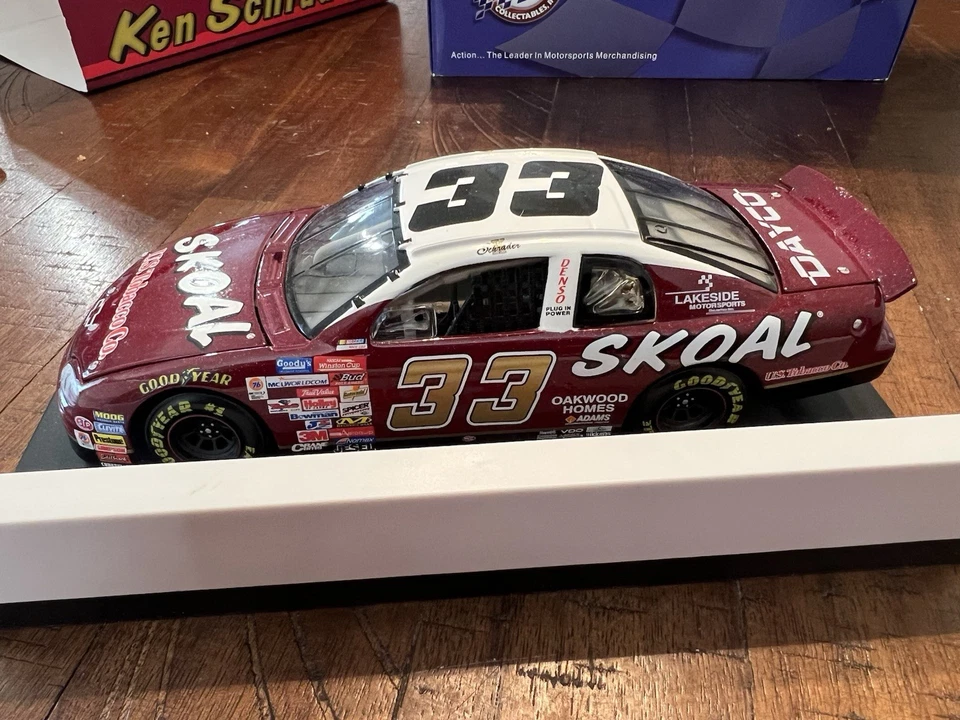 NASCAR ACTION 1/24 scale diecast Ken Schrader #33 Skoal Car With Box - Image 4 of 4