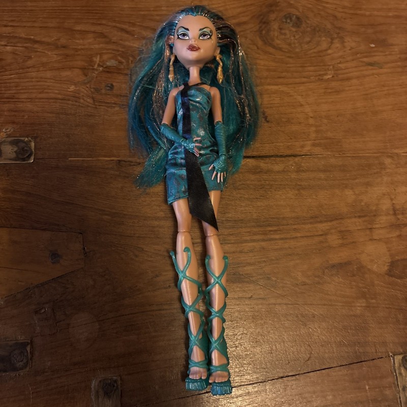 Monster High Boo York, Boo York City Schemes NEFERA DE NILE Doll Mattel 2011