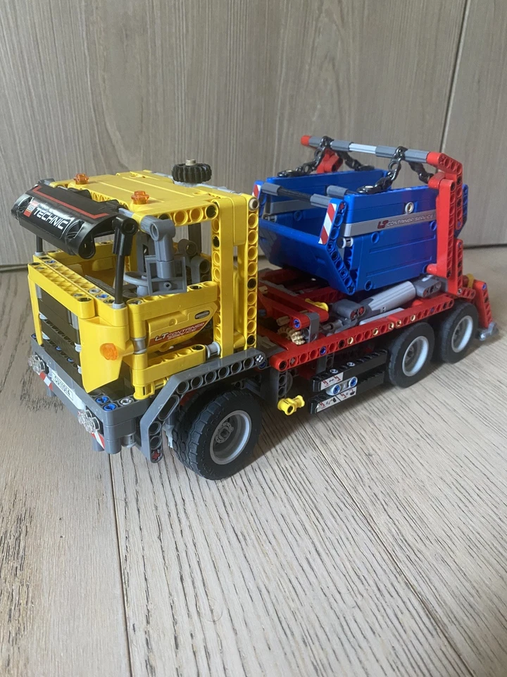 LEGO Technic 42024 Container Truck, foto 1 di 5