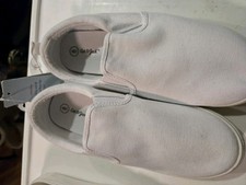 Woman's Casual White Size 6 Shoes.