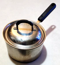 Wear Ever Heavy Duty Stainless Steel Saucepan W/ Lid 3QT