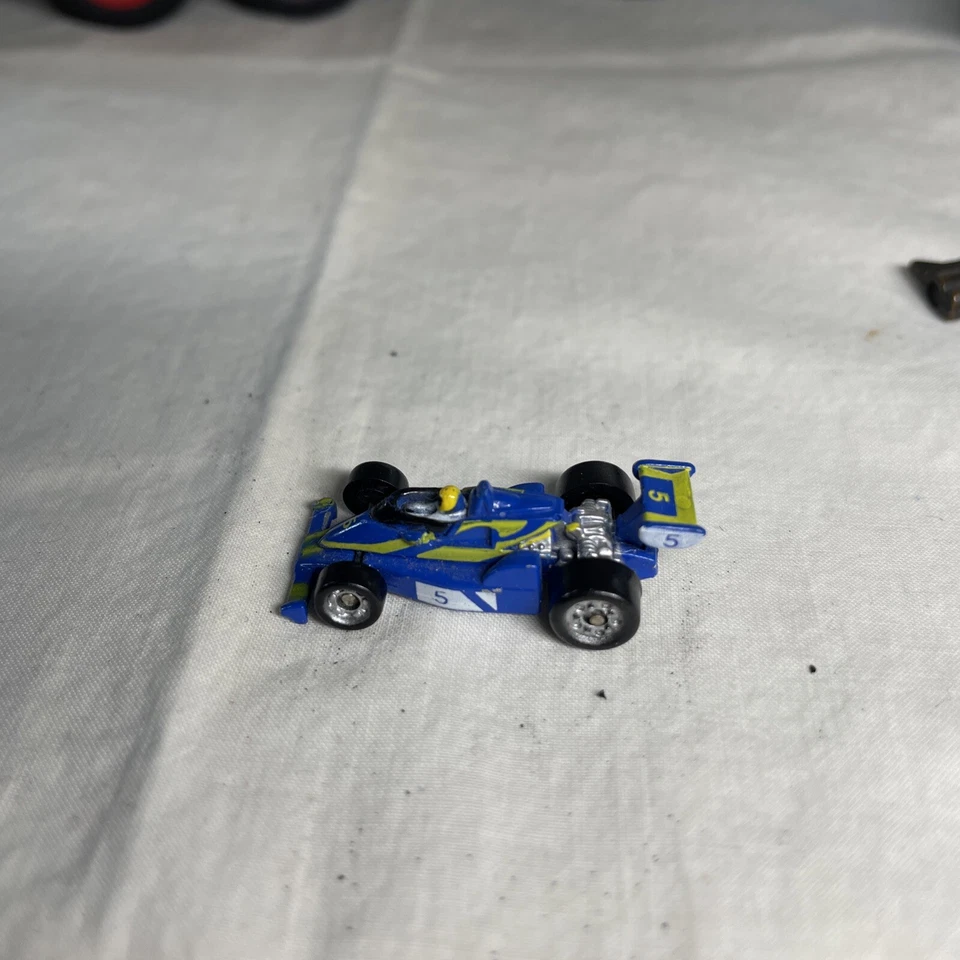 Micro Máquina Coche de Carreras #5 Azul Amarillo De Colección Años 80 Hombre Cueva Sala de Juegos Tienda Decoración Foto 2 de 4