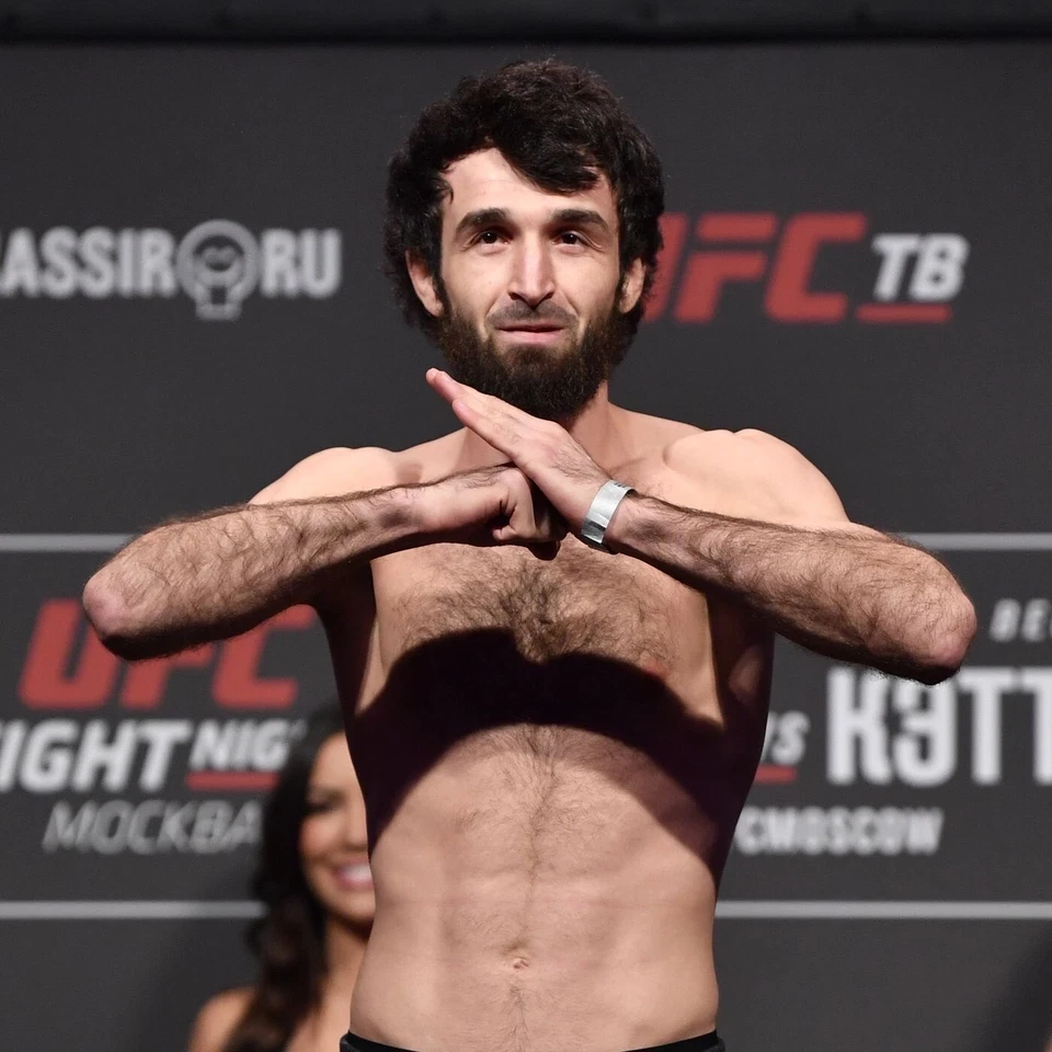 UFC Handschuh Signiert von Zabit Magomedsharipov COA PSA - Bild 3 von 4