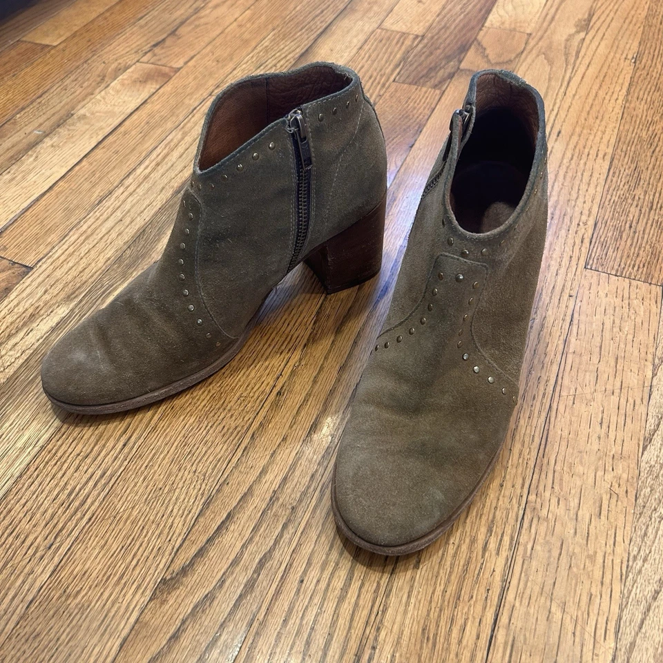 Frye 9.5 Ladies Nora Studded Suede Ankle Boots Green Heels - Image 3 of 4