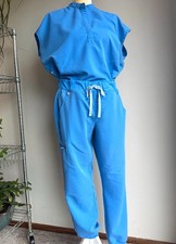 FIGS Medium Women  s Scrub Set, Rafaela Top and Zamora Pants, Capri Blue