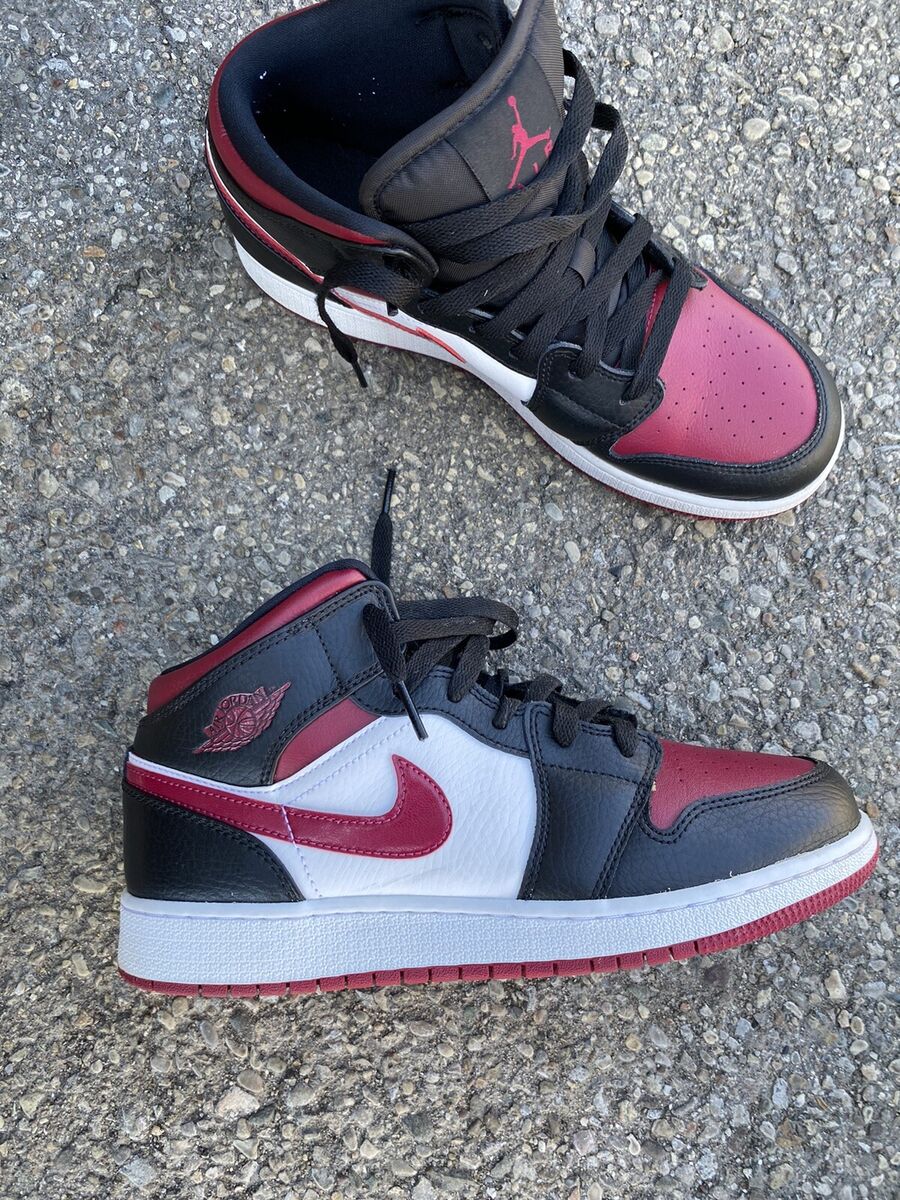 NIKE AIR JORDAN 1 MID SE　赤黒 NIKE AIR JORDAN 1 MID 