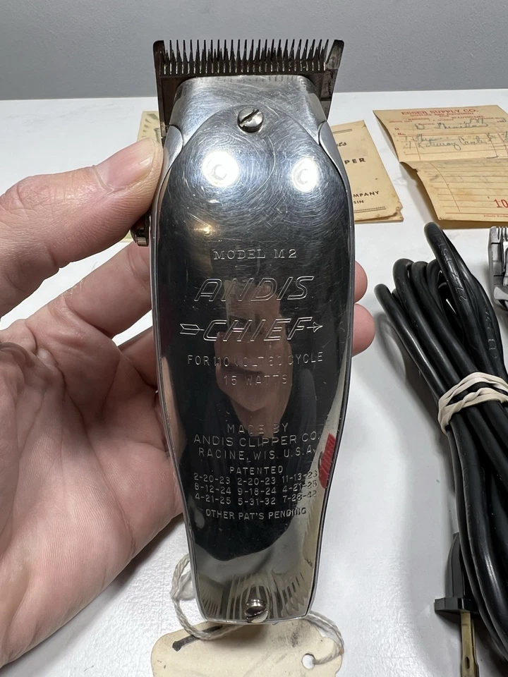 Lote de cortapelos vintage Andis Chief, Master ML, Sunbeam exhibición de peluquería de colección Foto 3 de 4