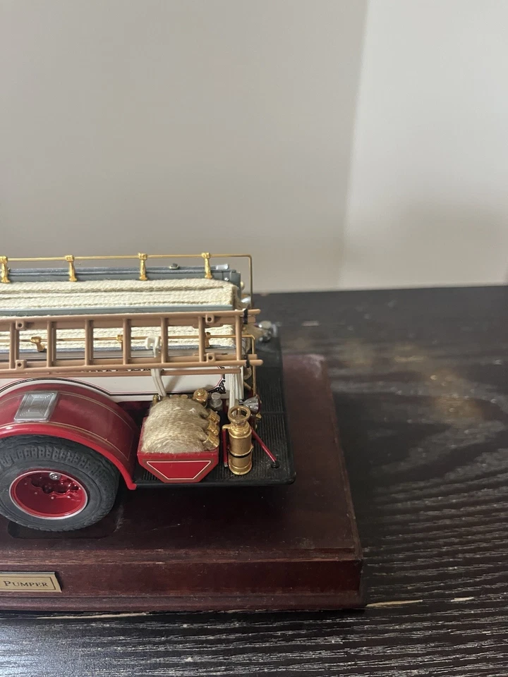 The 1926 Mack AC Rotary Pumper Fire Truck No Box (with Stand, A Bit Dusty) - Image 4 of 4