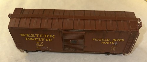 Ferrocarril Intermountain personalizado HO Western Pacific WP 20821 ¡Coche de caja desgastado! | Zustand: Used