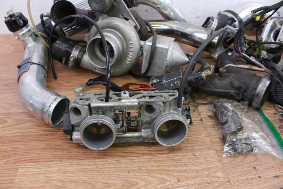 Ski-Doo Summit X 800R XM Force 2015 sistema turbo Foto 2 de 4