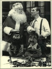 1989 Press Photo Actors Chuck McCann, Ed O'Neill in "A Very Retail Christmas"