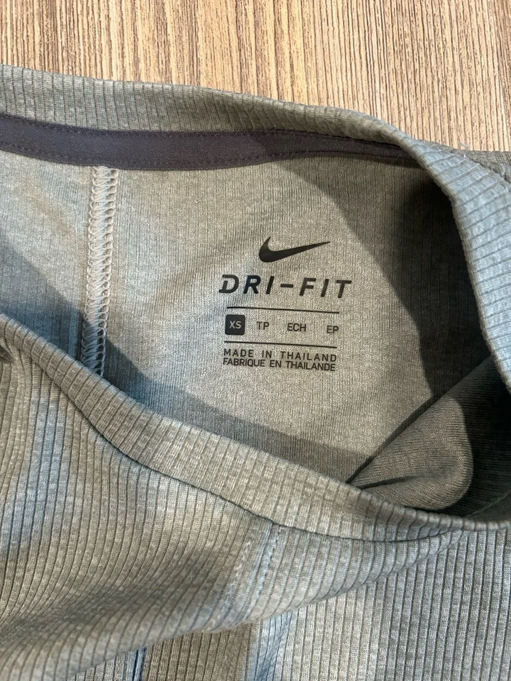 NUEVO - Camiseta sin mangas de entrenamiento Nike Dri-Fit (para mujer XS, gris jaspeado, 930493-063) Foto 3 de 4