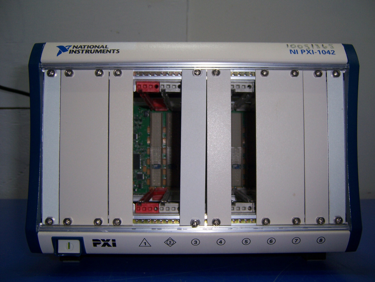 13112 National instruments NI PXI-1042 Chassis
