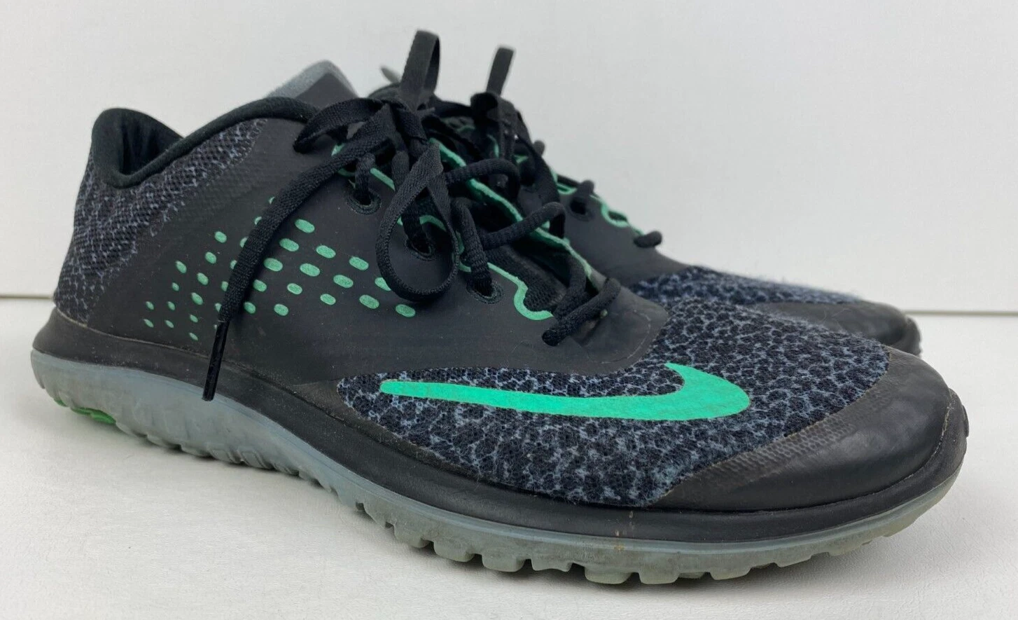 REEBOK Scarpe da corsa Nike FL Lite Run 2 Woemn's taglia 8 nero acqua 704881 004