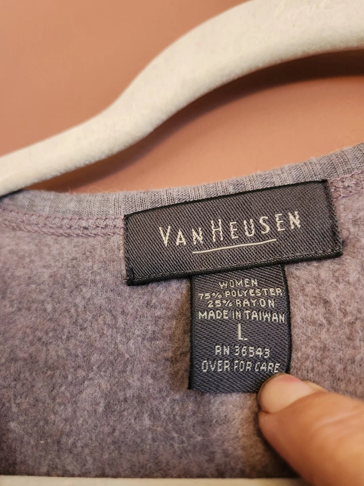 Van Heusen Women's Large Purple V-neck Pullover Fleece Top/Sweater - Image 4 of 4