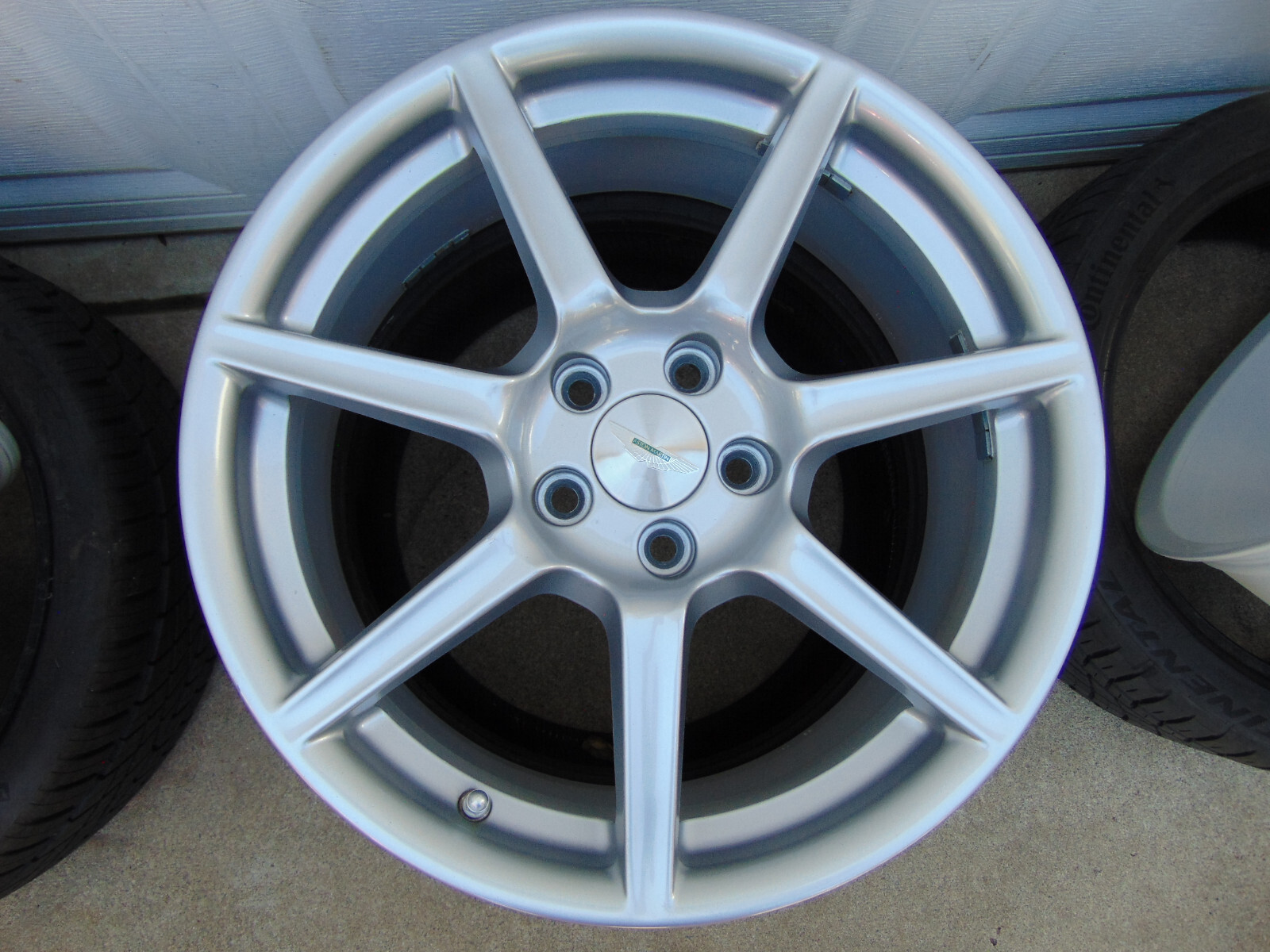 1 USED Silver OEM Aston Martin Vantage 19X8.5 Rim & TPMS 6G33-1007 FREE SHIPPING