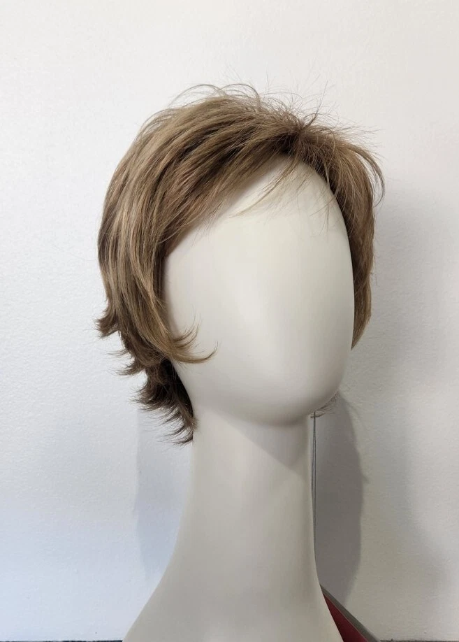 Peluca Heidi by ESTETICA Designs en capas cortas 24/18BT rubia dorada con rubio ceniza Foto 2 de 4