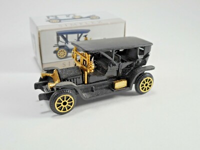 Wondrie Metal Prod. 1909 Oakland Plastic Toy Car No. 303 with Box
