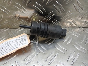 VW Golf 5 V Waschwasserpumpe Scheibenwaschpumpe Scheibenreinigung