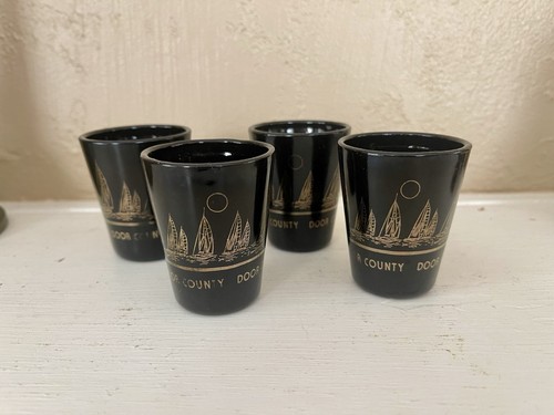 Vintage Door County Wisconsin Schwarz Schnapsgläser 4er Set Gold Segelboote - Bild 1 von 3