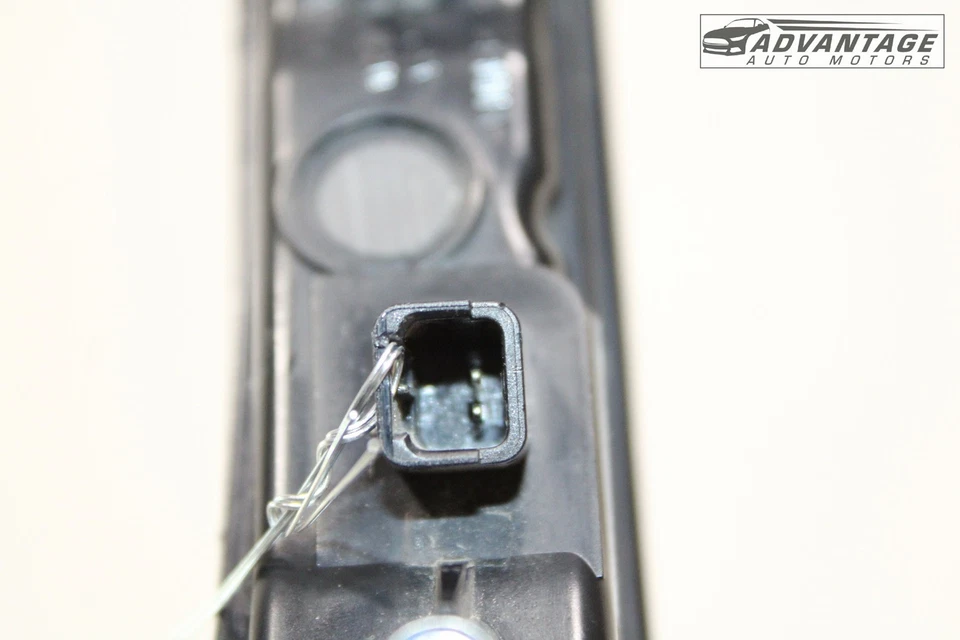 2020 - 2025 凯迪拉克 CT4 前右乘客侧旋转信号灯原始设备制造商 — 第 4/4 张图片