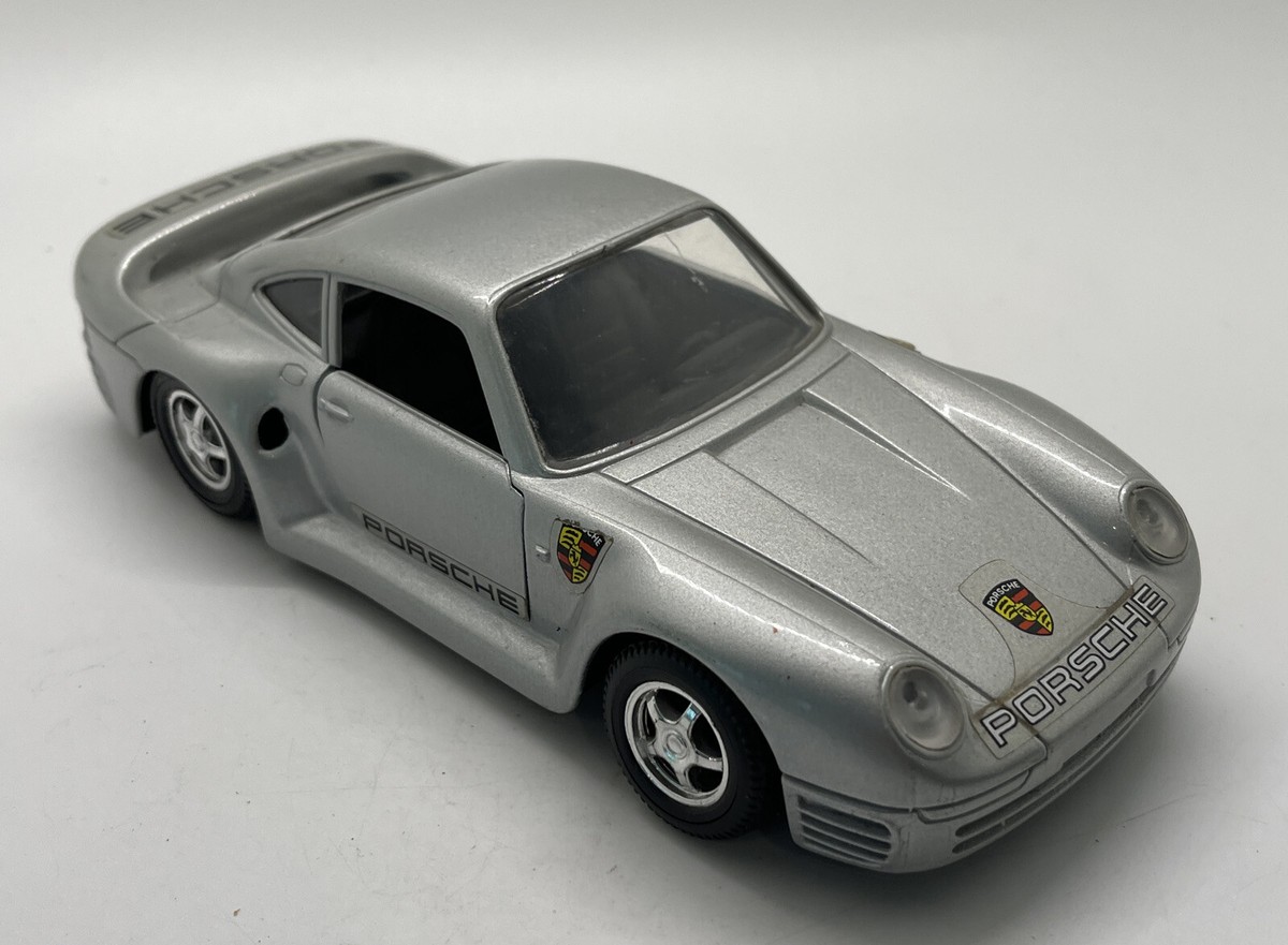 Revell Porsche 959 1:24 ダイキャスト Four diecast cars, including two boxed Revell 1:24 scale