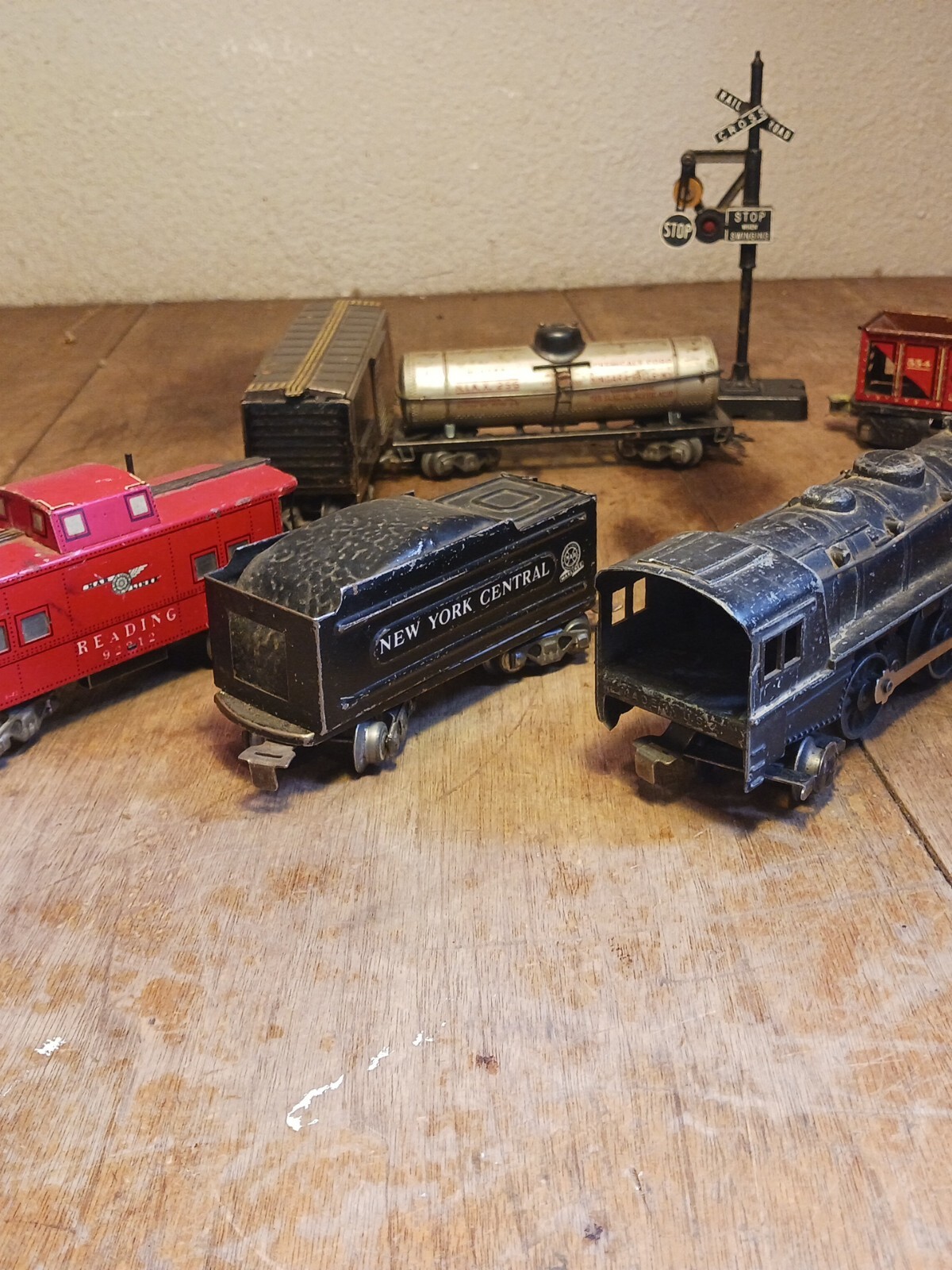 Vintage Marx/ train cars Pennsylvania New York Central Redding caboose