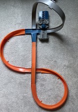 hot wheels throwback figure 8 raceway