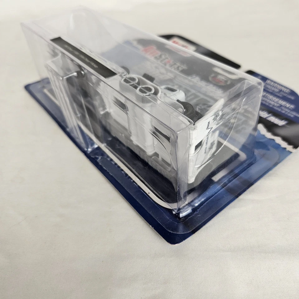 Maisto 1987 Chevy 1500 / 1936 Chevy Pickup Highway Patrol Elite Transport - Image 4 of 4