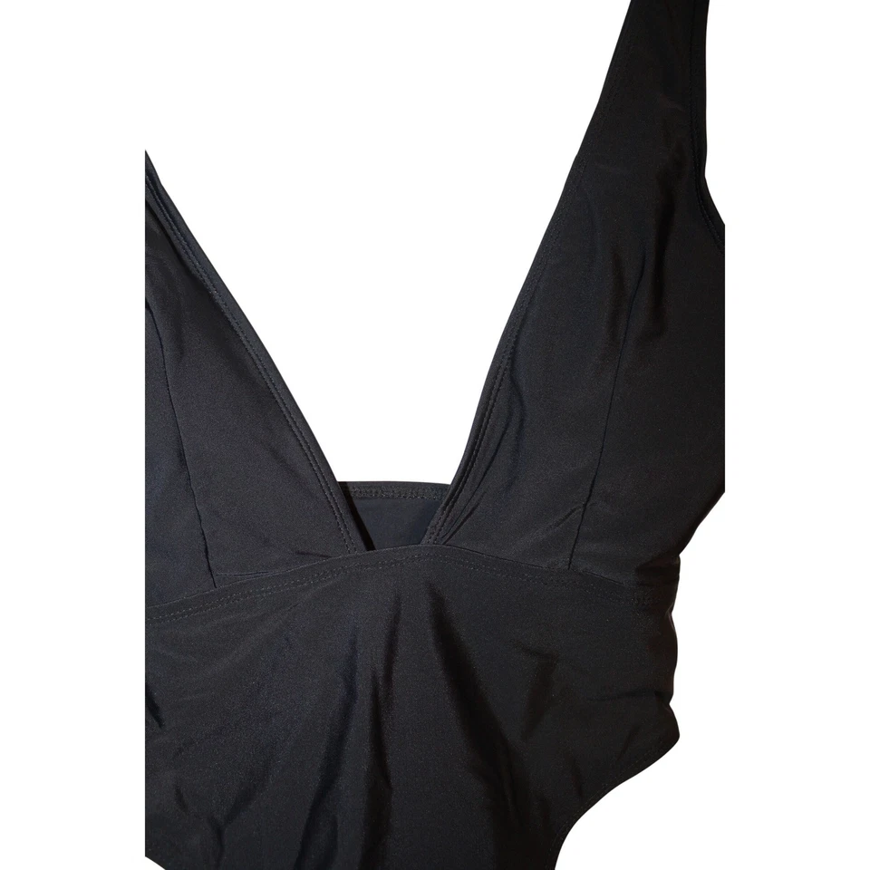Sexy traje de baño negro escote hundido de una pieza sin mangas Foto 2 de 4