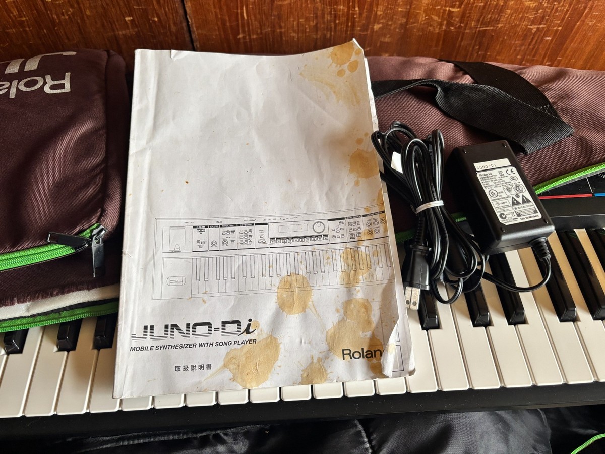 Roland Juno-Di Portable 61-key Mobile Synthesizer w/ bag power