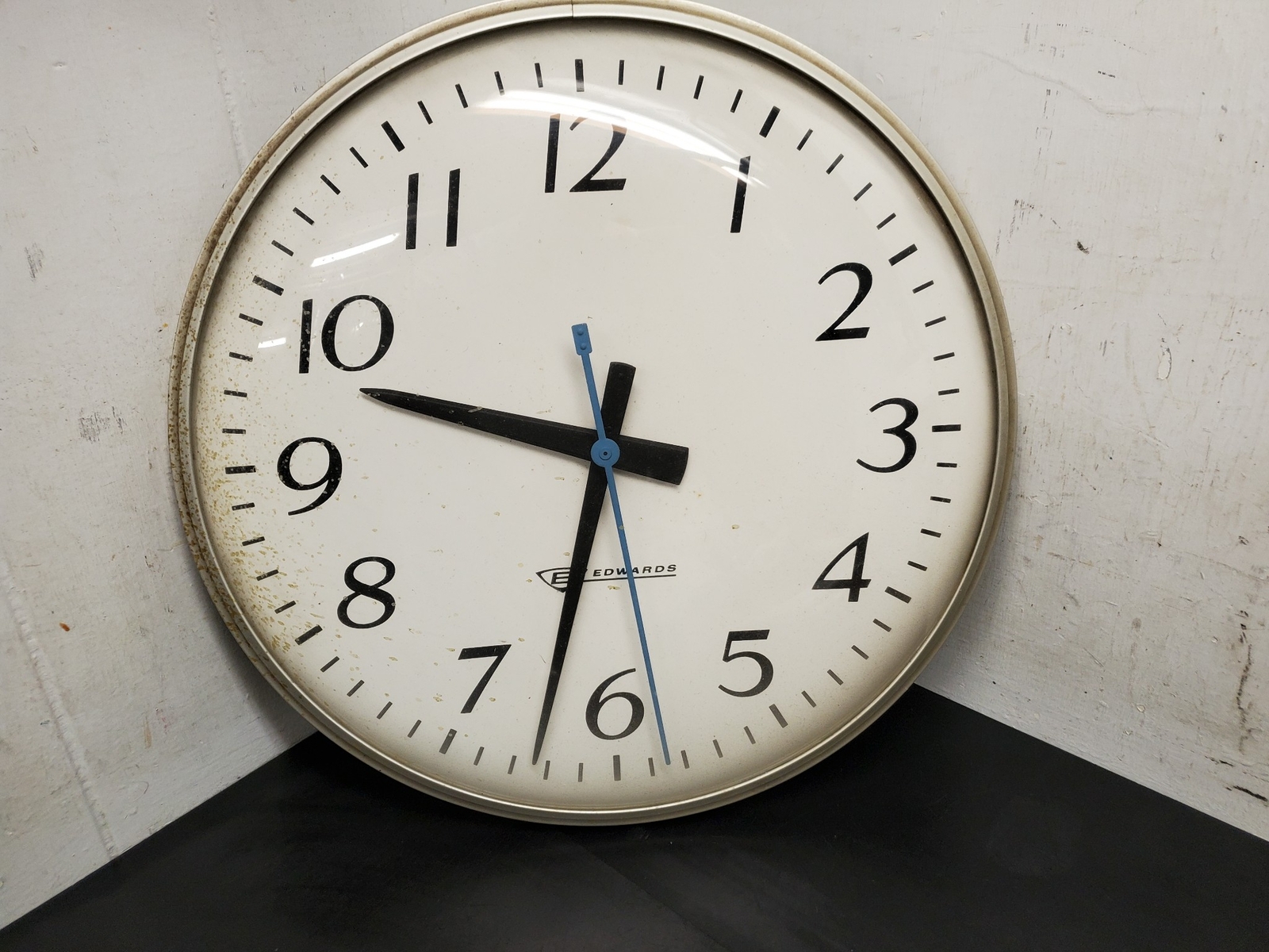 Rare Vintage Edwards Company Inc. Silver Large 15.5" Wall Syn Chromatic Clock