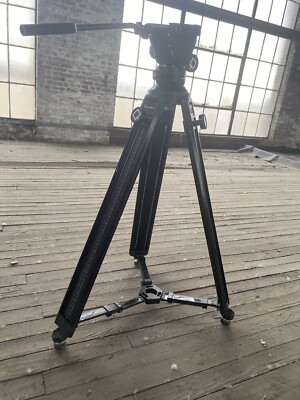 QUICK SET INTERNATIONAL HEAVY DUTY TV / VIDEO TRIPOD with QUICKSET FLUID HEAD