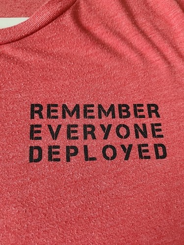 Damen T-Shirt Grunt Style Remember Everyone Deployed ROT XXLARGE XXL 2XL - Bild 2 von 10