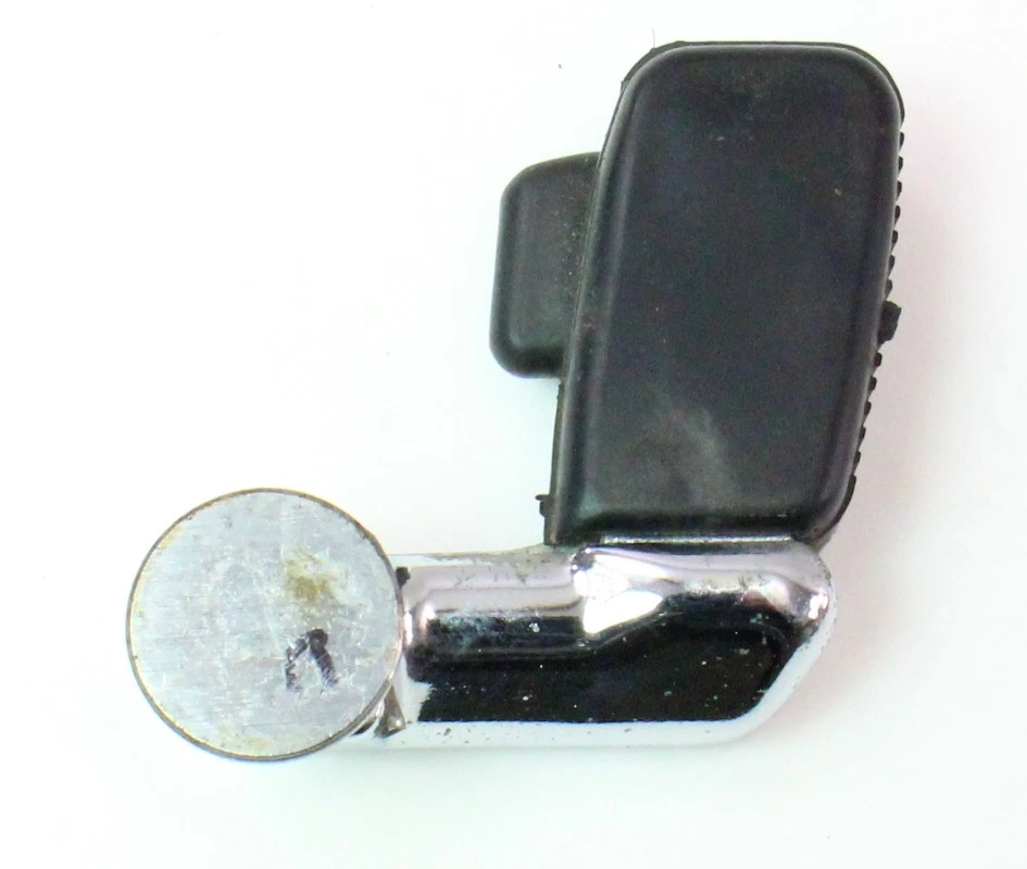 Оригинальный выдвижной замок на ручку вентиляционного окна LH 75-84 VW Rabbit GTI Pickup MK1 - Изображение 2 из 3