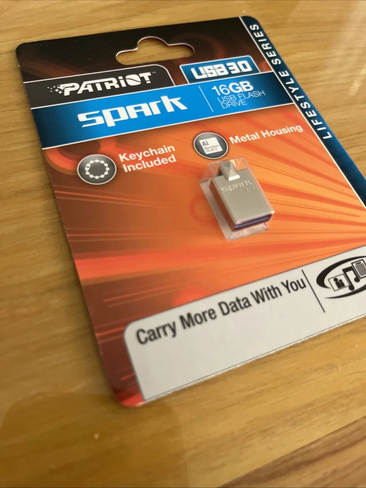 NEW Patriot SPARK 16GB USB 3.0 Flash Drive PSF32GSPK3USB - Compact - Metal - NIB - Image 2 of 4