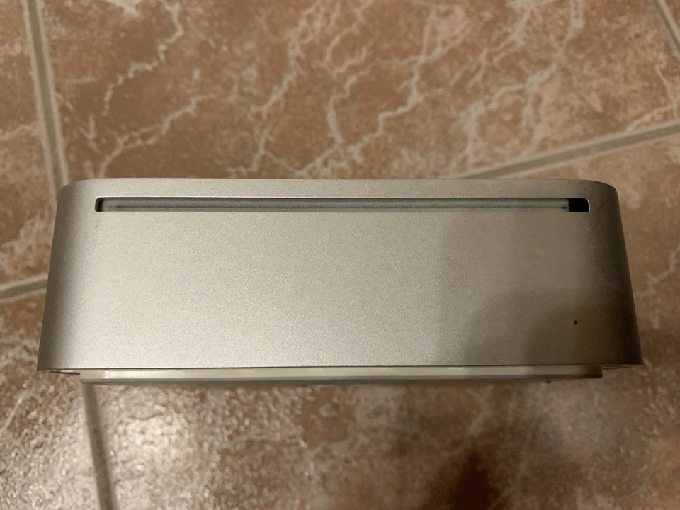 Mac Mini 2007 2 Ghz Intel core 2 Memoria 2 GB. Senza sistema operativo. Leggi  - Immagine 2 di 4