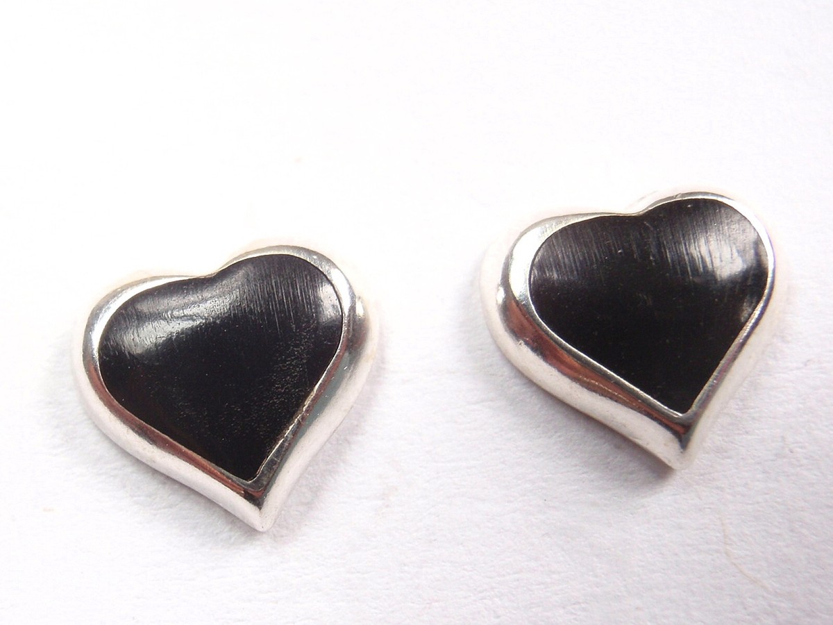 アクセサリー HUMAN MADE Heart Silver Earrings \"Black Human Made - Heart Silver Earrings | HBX - Globally Curated